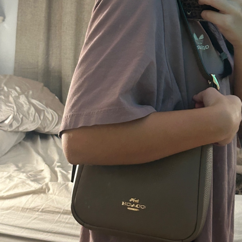 Coach - Picture 10 of 13